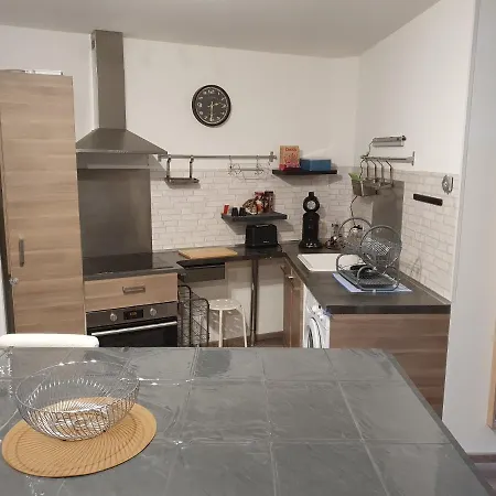 Le Petit Provencal Apartment *